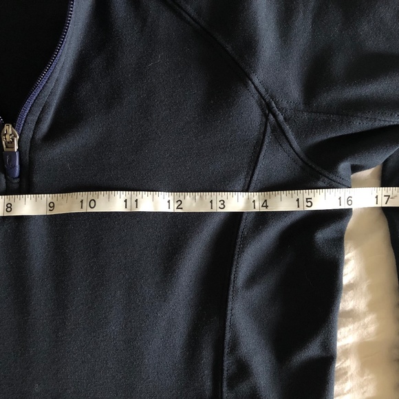 Vineyard Vines Performance Top, 3/4 Zip, Long Sleeves w/ Thumb Holes, Navy, XXS - Picture 6 of 8